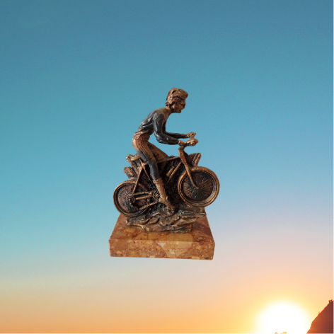 Fahrradfahrer auf Marmorfuß