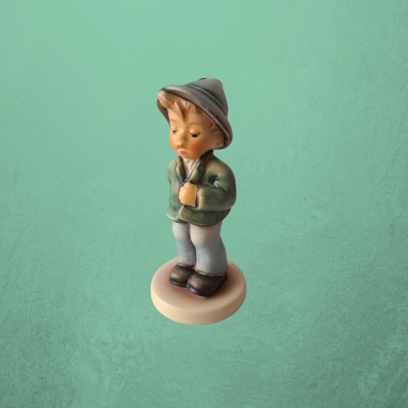 Goebel Figur Junge „Sicher ist sicher“