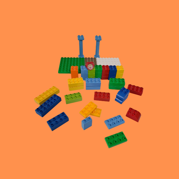 Lego Eimer mit unsortierten Legosteinen